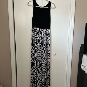 Elegant Black and White Maxi Dress